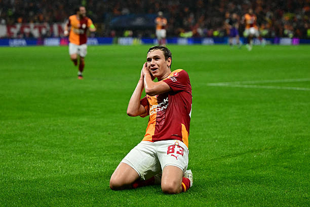 باتراکوف، جلوی ایران پاس گل، جلوی بارسا گل